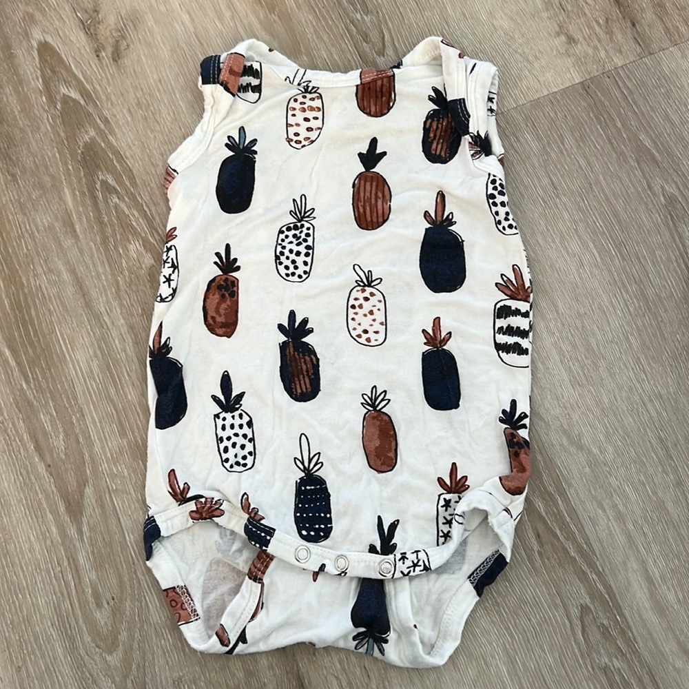 Spearmint Love Pineapple Short Sleeve Onesie size 6-12 Months